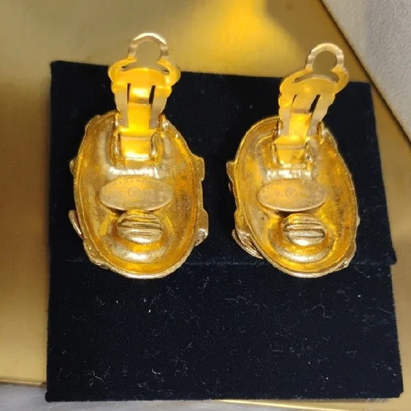 Authentic Chanel 1994 CC Coco Mark Oval Gold Plated Clip-On Earrings W Box - Picture 11 of 16